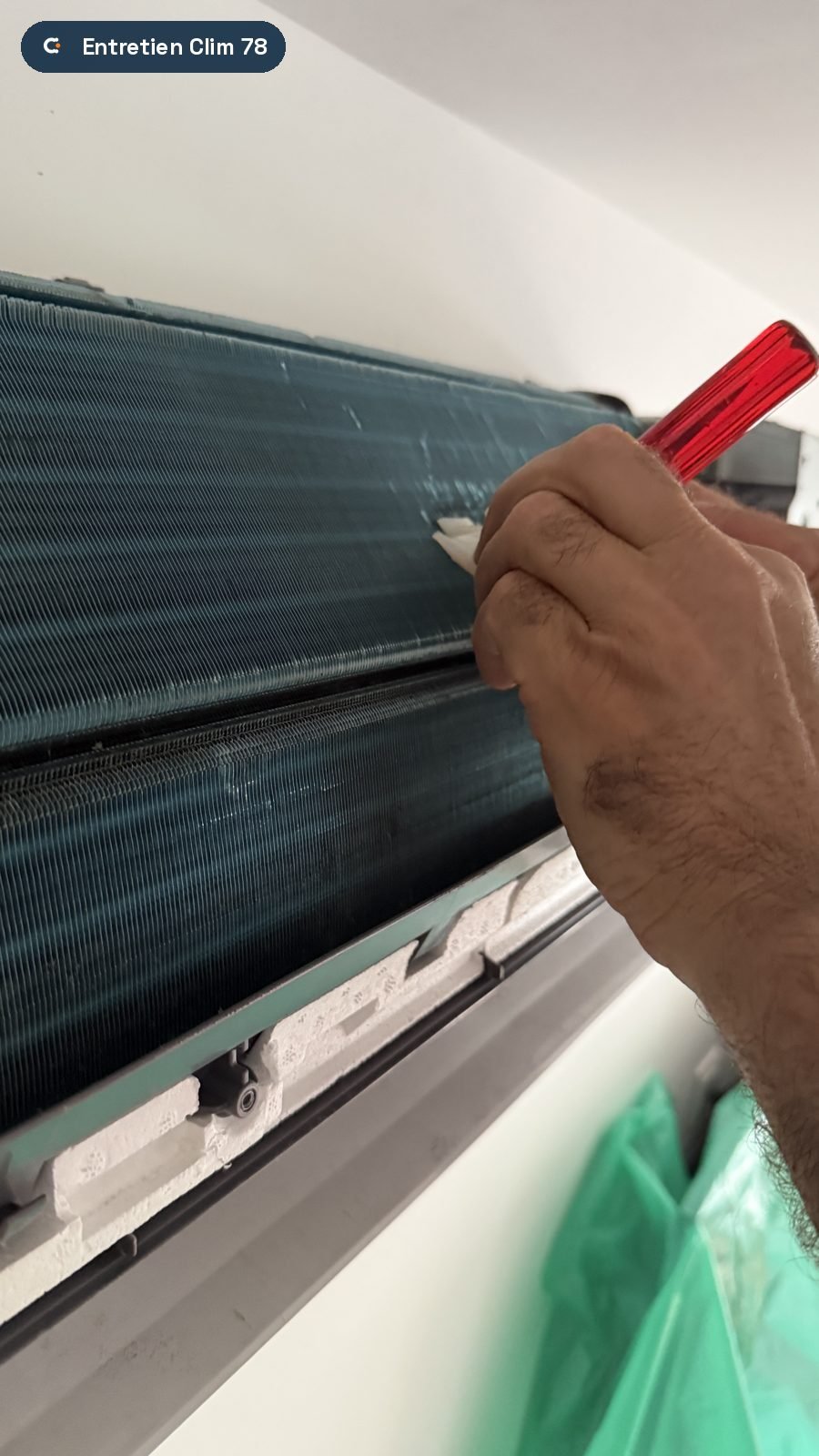 Peigne à ailettes utilisé pour redresser les lamelles de l'échangeur d'une climatisation